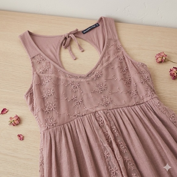 Abercrombie & Fitch Dresses & Skirts - Abercrombie & Fitch Boho Embroidered Lace Mini Dress M